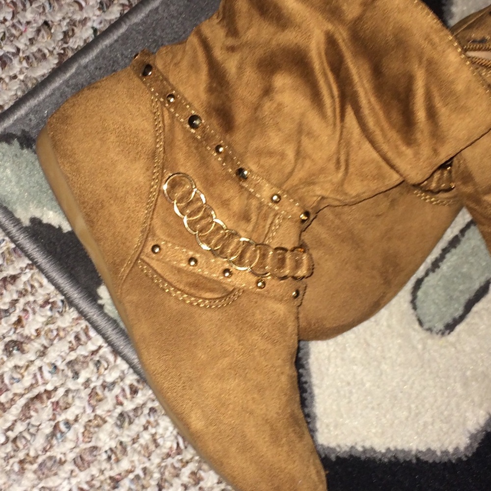 Suede style ankle boots.